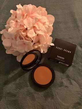 Bobbi Brown – Bronzing/ Contour Powder in Medium 2 (0.28 oz)